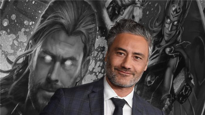 O diretor de 'Thor Love and Thunder', Taika Waititi, diz que o pôster vazado não é legítimo