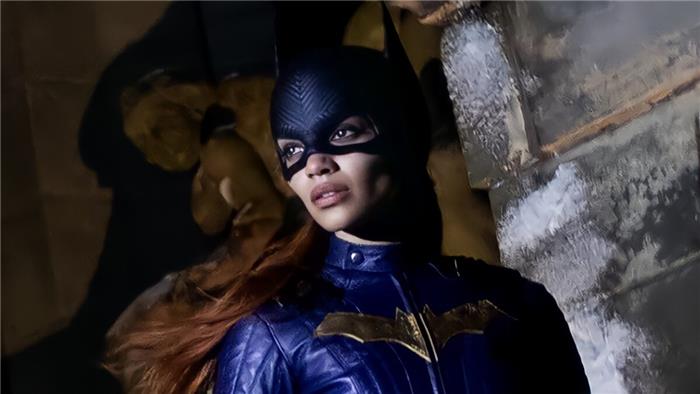 Leslie Grace delte det første blikket på Batgirl i dress