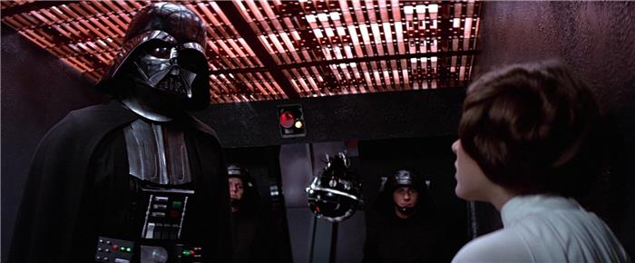 Når finner Leia ut at Darth Vader er faren?