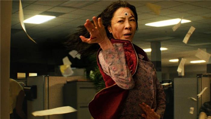 Echa un vistazo al primer trailer de la loca aventura de SF Kung Fu 'Todo en todas partes a la vez'