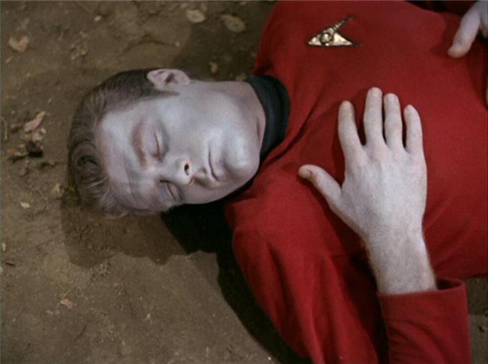 Star Trek's Redshirt Hva betyr det og hvorfor har det vært så mange tragedier?