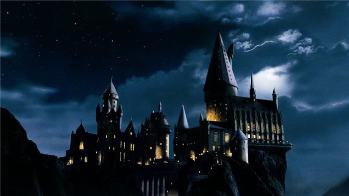 Ile lat jest w Hogwarcie?