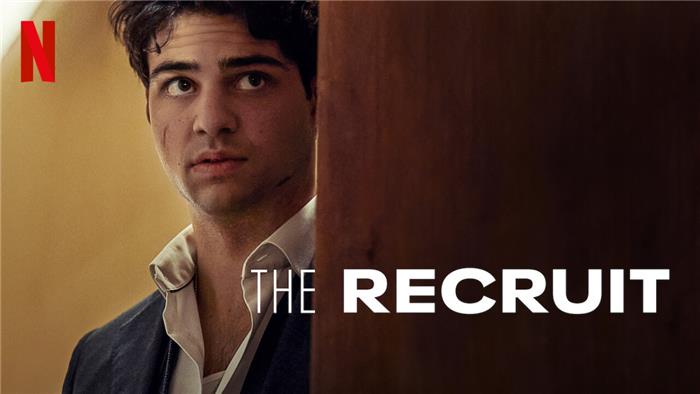 `` The Recruit '' Revue Noah Centineo se retrouve au mauvais endroit et au mauvais moment